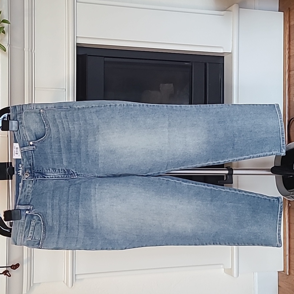 Style & CO NWT WOMENS straight leg light blue washed jeans‎ size 18